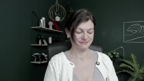 Snapshot of vivian_dream chatting on 04-22-26, 07:00 Vivian online show from 04-22-26, 07:00