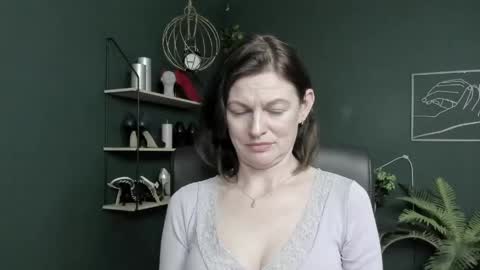 Snapshot of vivian_dream chatting on 04-24-26, 06:10 Vivian online show from 04-24-26, 06:10