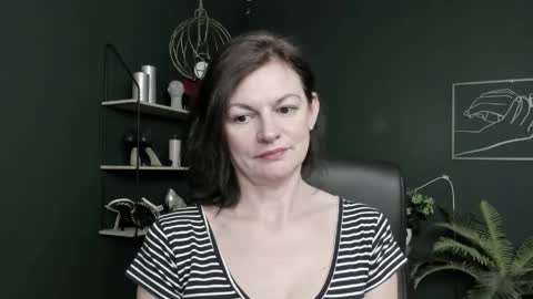 Snapshot of vivian_dream chatting on 05-26-26, 05:58 Vivian online show from 05-26-26, 05:58