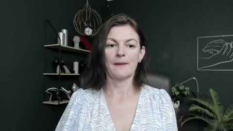 Snapshot of vivian_dream chatting on 05-28-26, 06:00 Vivian online show from 05-28-26, 06:00