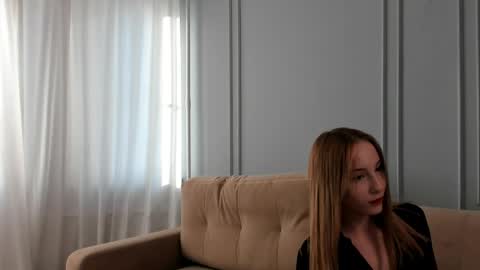 Snapshot of vivian_mooreee chatting on 05-20-26, 03:18 Eva online show from 05-20-26, 03:18