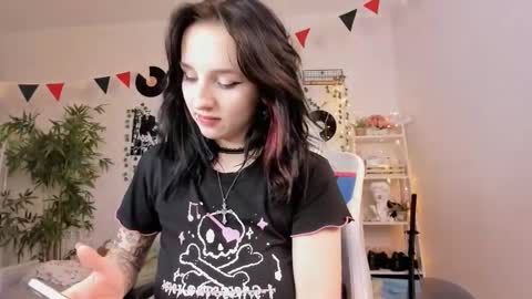 vivian_qwerty online show from 12-30-24, 07:37