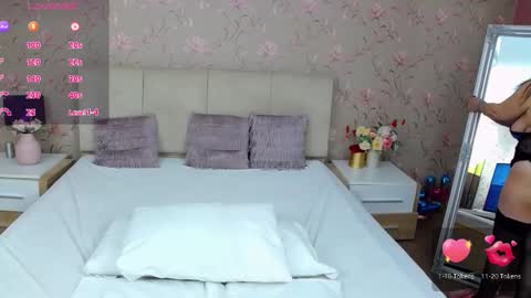 Snapshot of viviankiss chatting on 10-10-25, 06:56 Vivian online show from 10-10-25, 06:56