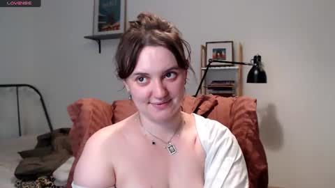 Snapshot of vivianmarble chatting on 07-05-26, 12:39 Lela online show from 07-05-26, 12:39