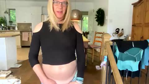 Snapshot of viviannexxx2022 chatting on 05-30-26, 01:19 Vivlove online show from 05-30-26, 01:19