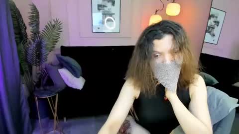 Snapshot of vivien_cristal chatting on 07-04-26, 08:37 Vivien online show from 07-04-26, 08:37
