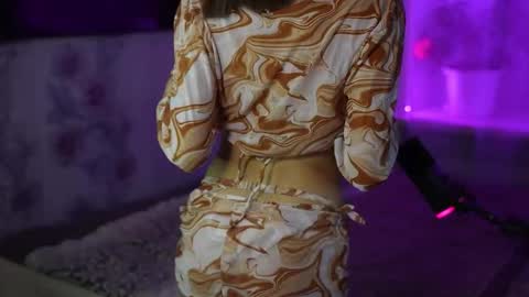 Snapshot of vivien_cutie chatting on 09-29-25, 05:40 vivien_cutie online show from 09-29-25, 05:40