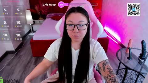 Snapshot of vivien_montclair chatting on 04-15-26, 01:34 Vivien online show from 04-15-26, 01:34