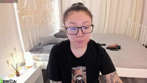 Snapshot of vivien_montclair chatting on 04-16-26, 11:29 Vivien online show from 04-16-26, 11:29