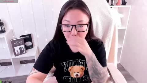 Snapshot of vivien_montclair chatting on 04-20-26, 12:13 Vivien online show from 04-20-26, 12:13