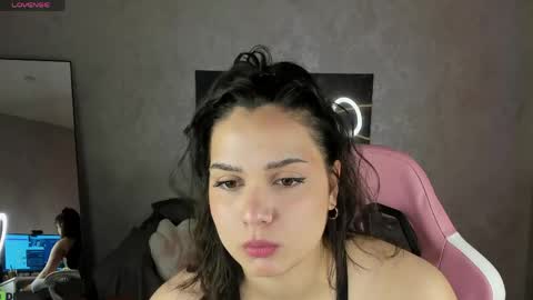 Snapshot of vivien_ross chatting on 05-06-26, 01:03 vivien_ross online show from 05-06-26, 01:03