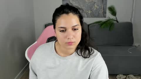 Snapshot of vivien_ross chatting on 05-18-26, 04:13 vivien_ross online show from 05-18-26, 04:13