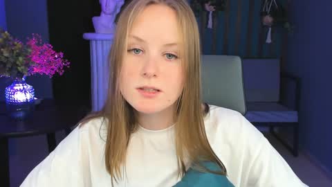 Vivien online show from 12-18-24, 04:28