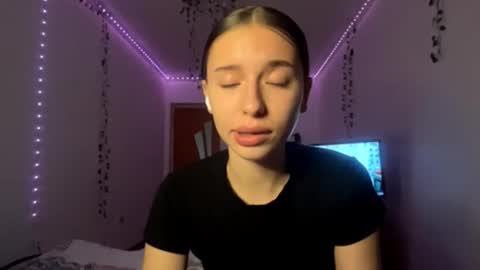 Vivi online show from 11-17-25, 06:03