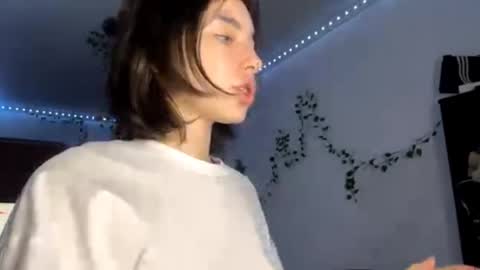 Vivi online show from 11-25-25, 04:18