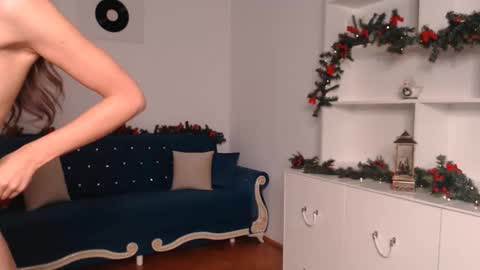 Vivienne online show from 12-15-24, 07:21