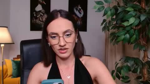 Vivienne online show from 04-11-26, 06:56