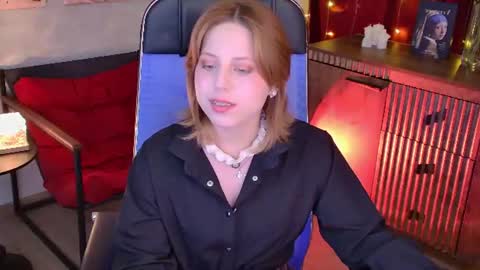 Snapshot of viviennehebert chatting on 06-25-26, 12:53 Vivienne online show from 06-25-26, 12:53