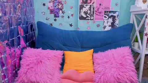 Mary online show from 04-19-26, 04:45