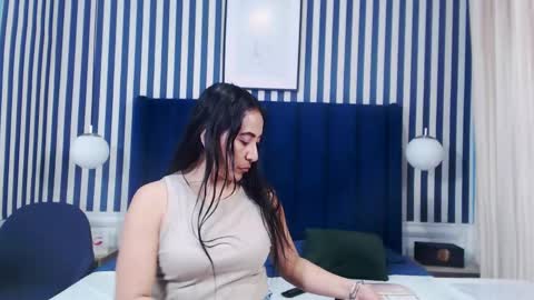 Snapshot of viviennerosette chatting on 09-10-25, 01:44 Vivian online show from 09-10-25, 01:44