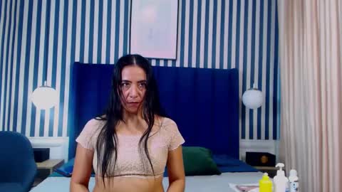 Snapshot of viviennerosette chatting on 09-20-25, 01:01 Vivian online show from 09-20-25, 01:01