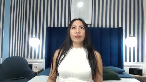 Snapshot of viviennerosette chatting on 10-20-25, 12:27 Vivian online show from 10-20-25, 12:27