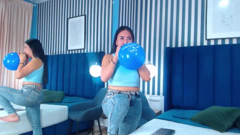 Snapshot of viviennerosette chatting on 11-25-25, 01:11 Vivian online show from 11-25-25, 01:11