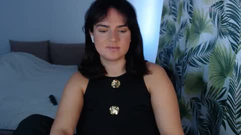 Snapshot of viviroses chatting on 05-01-26, 09:03 ViviRoses online show from 05-01-26, 09:03