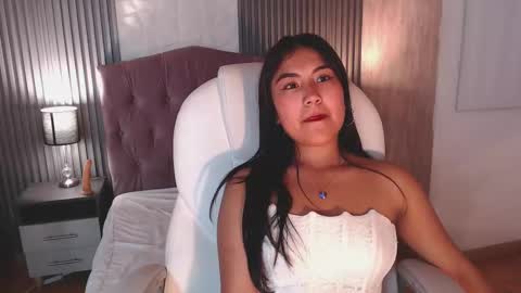 Snapshot of vixennilo chatting on 10-08-25, 03:48 Vi online show from 10-08-25, 03:48