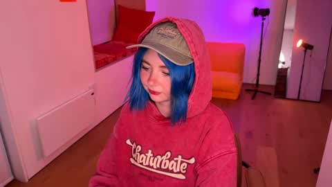 Polly  Online mostly at 9pm-2am UK Time online show from 01-20-25, 05:48