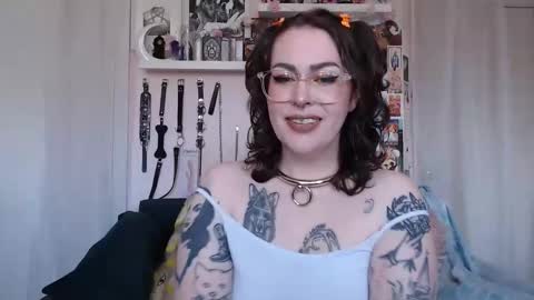 Snapshot of vixinvvitch chatting on 05-02-26, 03:39 VIXIN online show from 05-02-26, 03:39