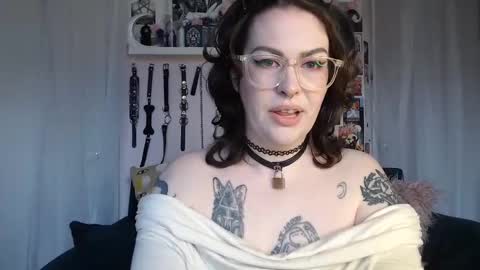 Snapshot of vixinvvitch chatting on 05-06-26, 03:06 VIXIN online show from 05-06-26, 03:06