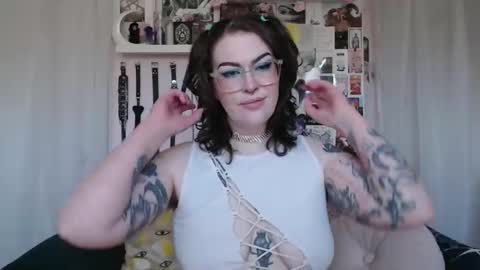 Snapshot of vixinvvitch chatting on 05-22-26, 02:55 VIXIN online show from 05-22-26, 02:55