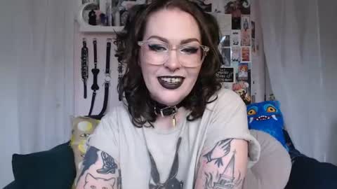 Snapshot of vixinvvitch chatting on 06-13-26, 04:27 VIXIN online show from 06-13-26, 04:27