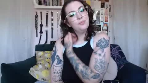 Snapshot of vixinvvitch chatting on 06-17-26, 03:57 VIXIN online show from 06-17-26, 03:57
