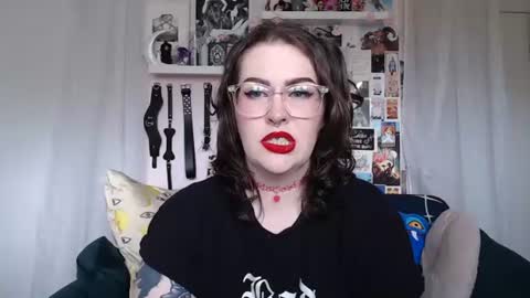 Snapshot of vixinvvitch chatting on 07-17-26, 04:01 VIXIN online show from 07-17-26, 04:01