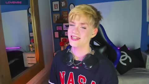 Vlad  online show from 10-28-25, 02:31