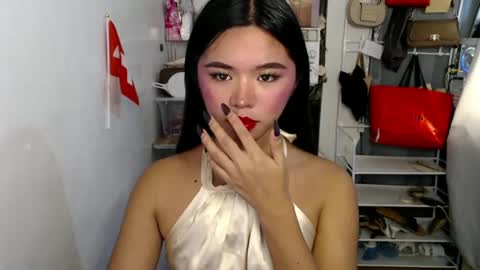 Snapshot of voganmarie chatting on 06-28-26, 01:28 voganmarie online show from 06-28-26, 01:28