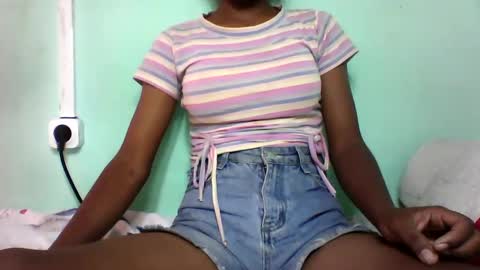 Snapshot of vounialdy chatting on 01-28-25, 02:21 vounialdy online show from 01-28-25, 02:21