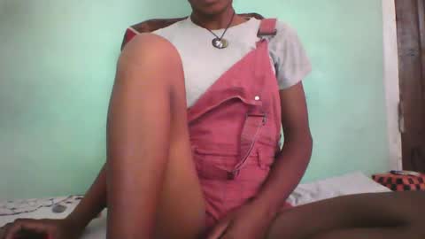 Snapshot of vounialdy chatting on 02-15-25, 06:02 vounialdy online show from 02-15-25, 06:02