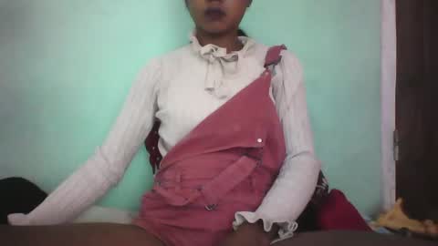 Snapshot of vounialdy chatting on 02-21-25, 01:44 vounialdy online show from 02-21-25, 01:44