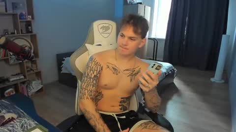 Snapshot of vova_belkin_ chatting on 09-25-25, 10:19 vova online show from 09-25-25, 10:19