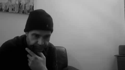 Snapshot of voyeuredeluxe chatting on 12-16-25, 09:03 voyeuredeluxe online show from 12-16-25, 09:03