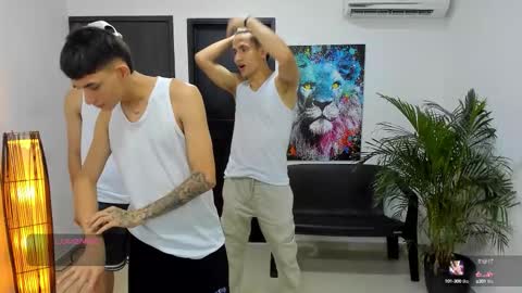 Snapshot of voyeurism_guys chatting on 09-08-25, 11:04 voyeurism_guys online show from 09-08-25, 11:04