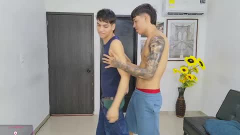 Snapshot of voyeurism_guys chatting on 05-25-26, 11:00 voyeurism_guys online show from 05-25-26, 11:00