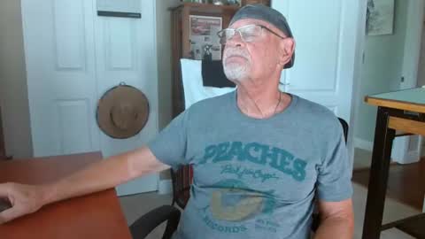 Snapshot of vueuorme chatting on 06-14-26, 02:52 Vueuorme online show from 06-14-26, 02:52