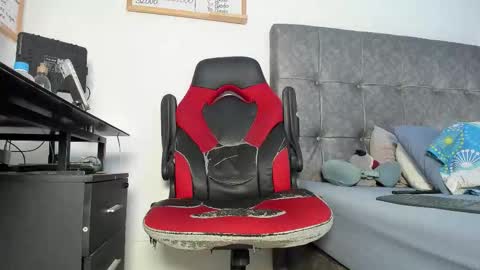 vyxen_ online show from 03-16-26, 08:35