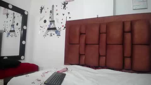 Zafiroo online show from 02-24-26, 04:21