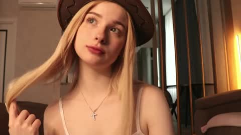 Snapshot of w1xll chatting on 04-06-26, 04:46 Nana online show from 04-06-26, 04:46