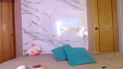kitty SUPORT ME AND MY BABY SINGLE MOMY online show from 07-12-26, 02:30